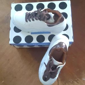 Sneakers white and metallic brown size 5.